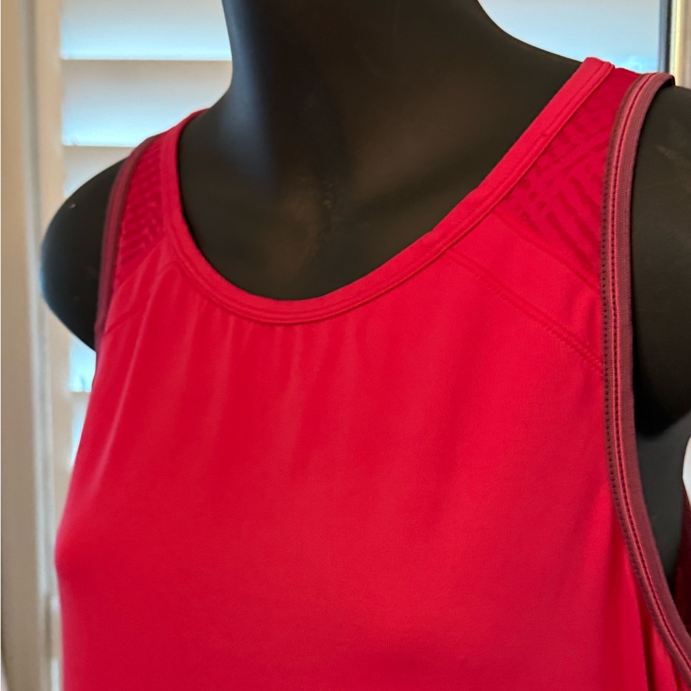 🩷 Lolë Women’s Fuchsia Vibrant Pink Athletic Tank Top Size Small - Picture 3 of 9